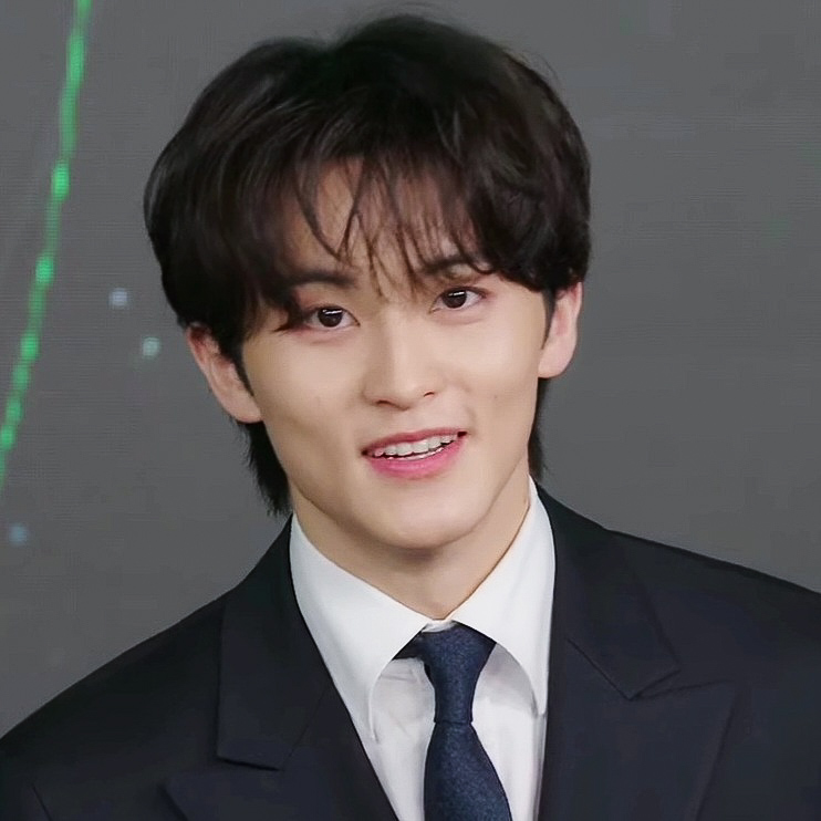 Latest photo of Mark (NCT 127, NCT DREAM)