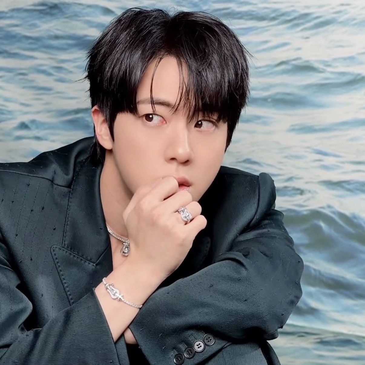 Foto terbaru Jin (BTS)