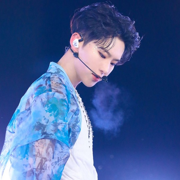 Signature photo of Hoshi (SEVENTEEN) capturing their charm
