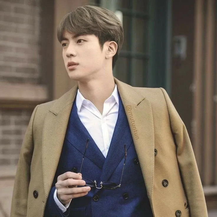 Momen yang diabadikan oleh penggemar Jin (BTS)