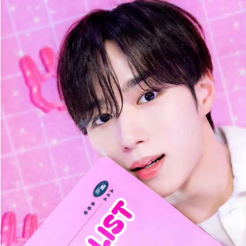 Behind-the-scenes cut of Kim Junseo (ALPHA DRIVE ONE)