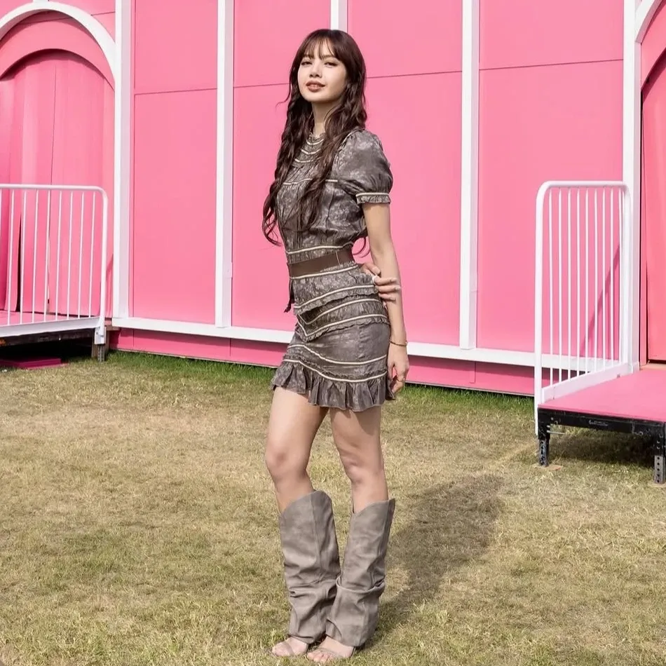 Momen yang diabadikan oleh penggemar Lisa (BLACKPINK)