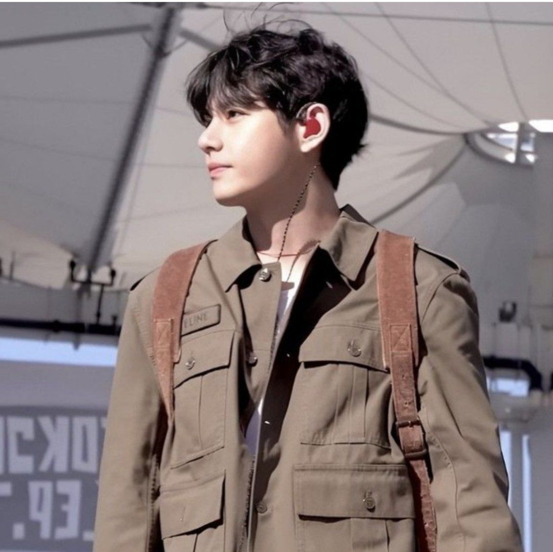 뷔 (방탄소년단) 최근 활동샷