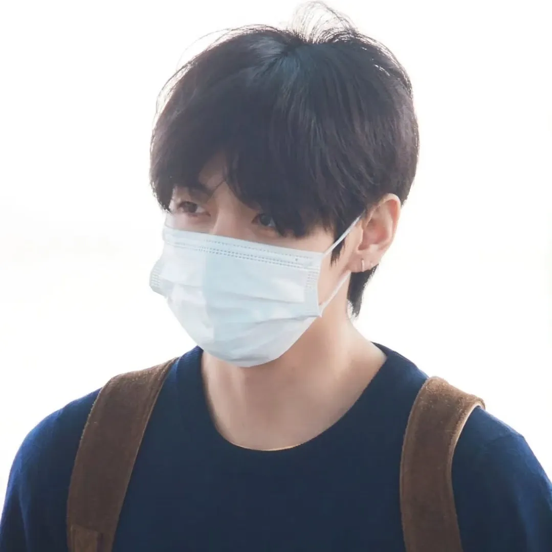 Foto aktivitas terbaru V (BTS)