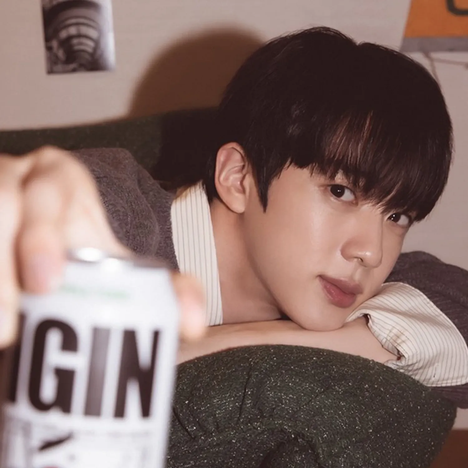 Foto aktivitas terbaru Jin (BTS)