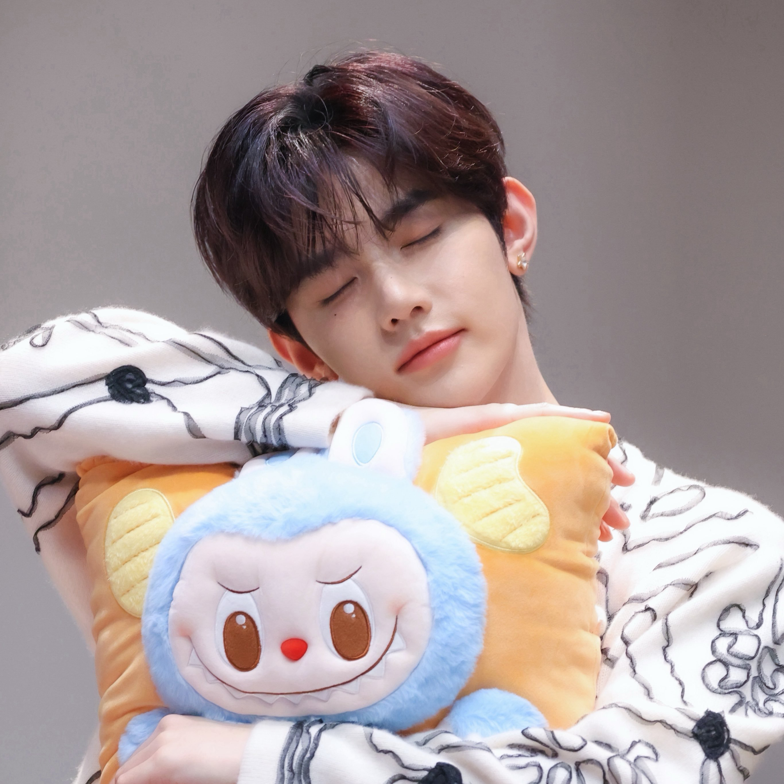 A moment captured by Zhang Hao (ZEROBASEONE)'s fan