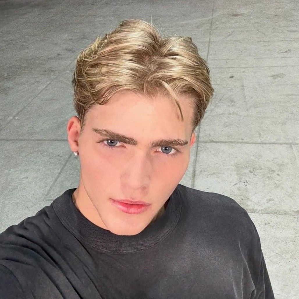 Behind-the-scenes cut of Gabi (SANTOS BRAVOS)