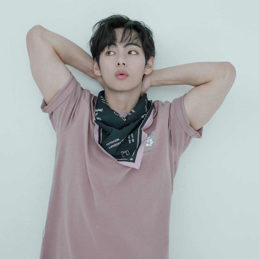 A moment captured by V (BTS)'s fan