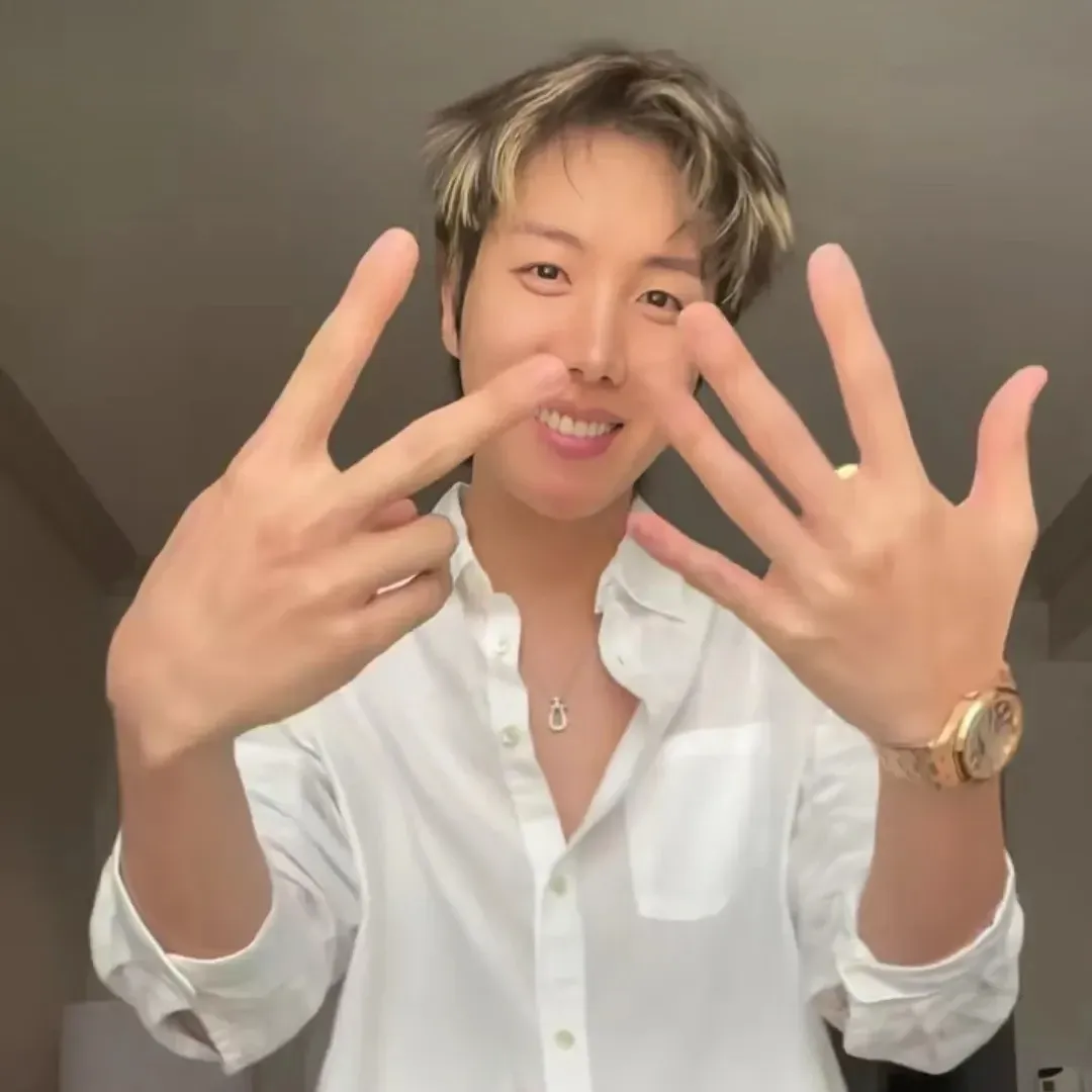Foto terbaru j-hope (BTS)