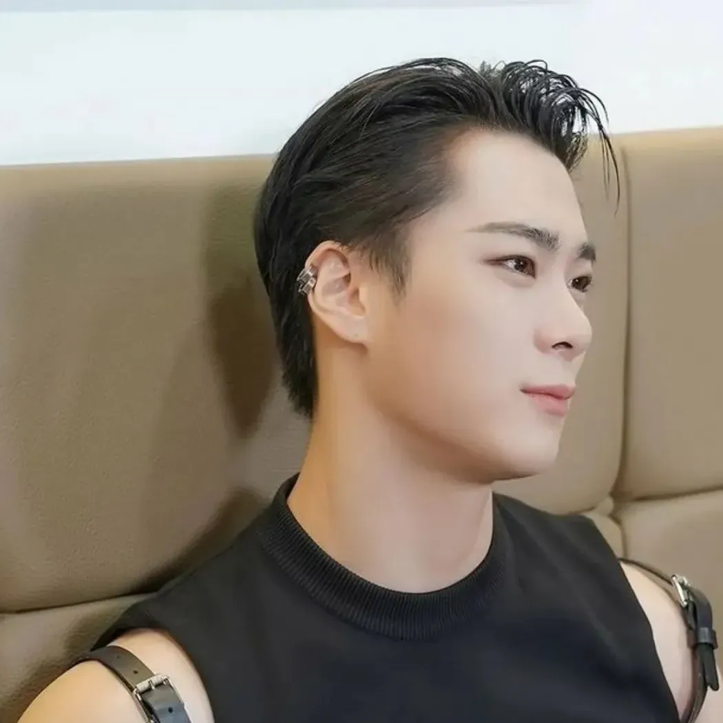 Behind-the-scenes cut of Moonbin (ASTRO)