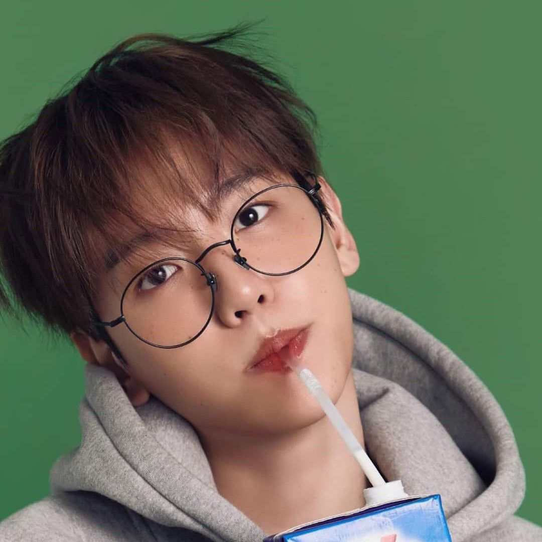 백현 (EXO) 최근 활동샷