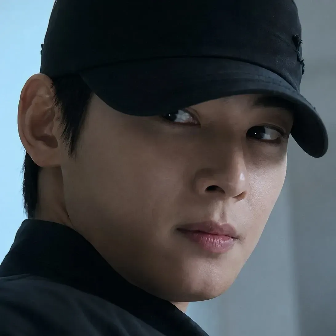 Latest photo of Eunwoo (ASTRO)