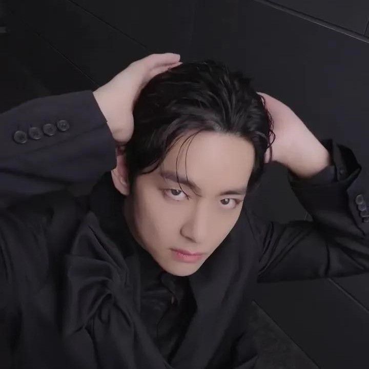 Foto aktivitas terbaru V (BTS)