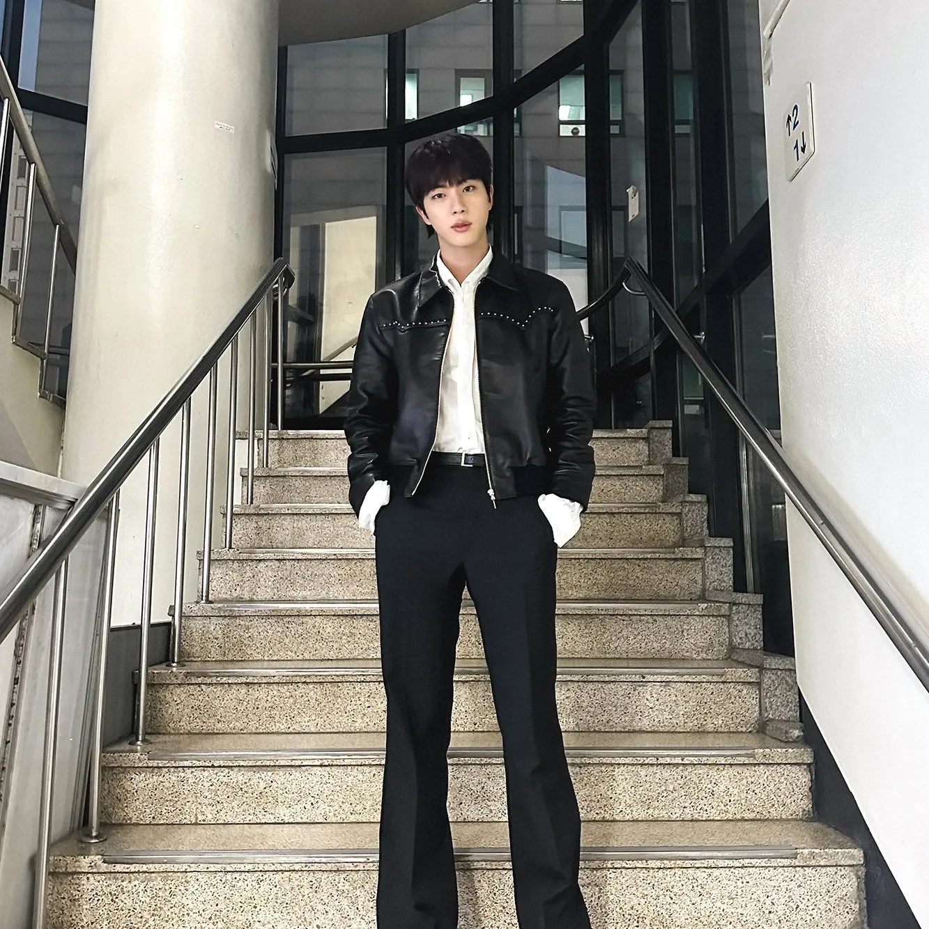 진 (방탄소년단)의 비하인드 컷