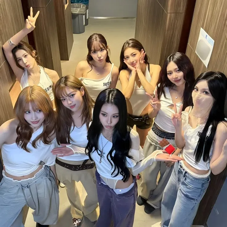 Foto aktivitas terbaru TWICE