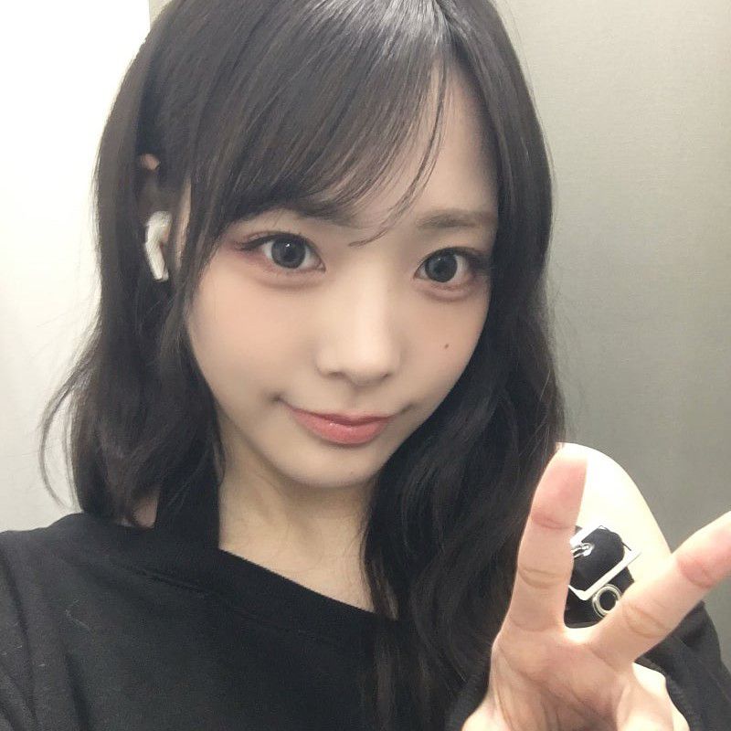 Behind-the-scenes cut of QWER