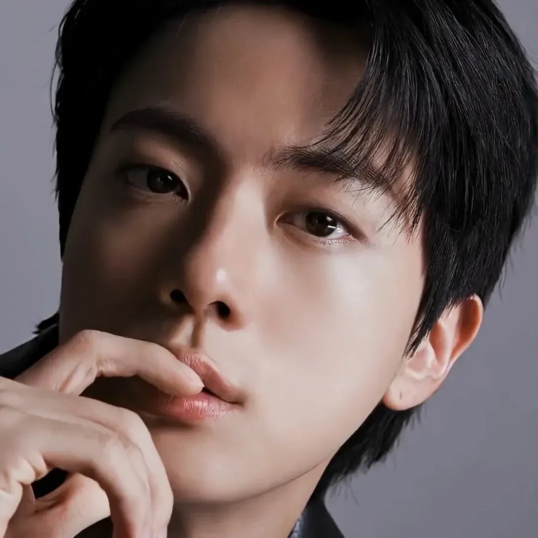 Momen yang diabadikan oleh penggemar Jin (BTS)
