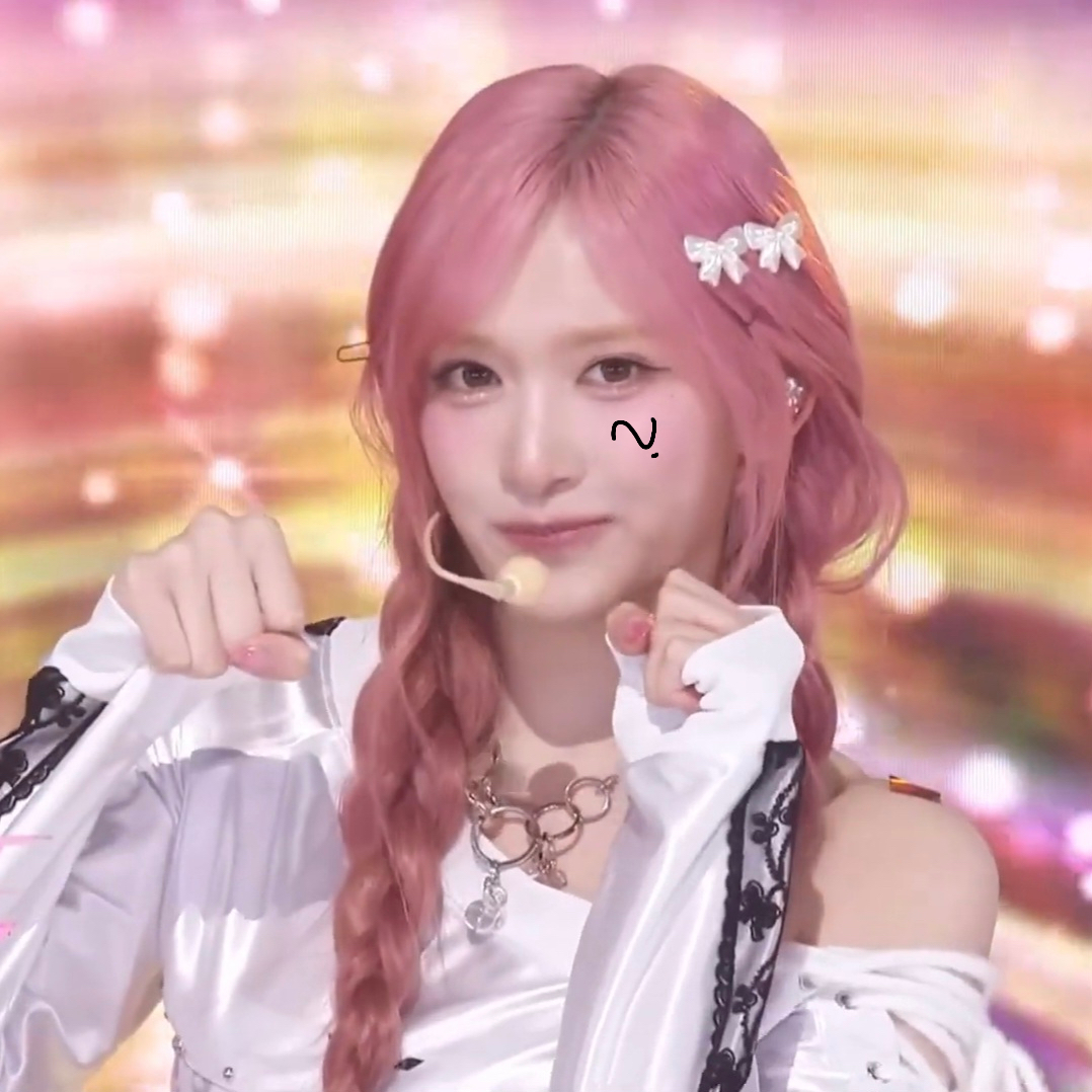 イソ (IVE)の最近の活動写真