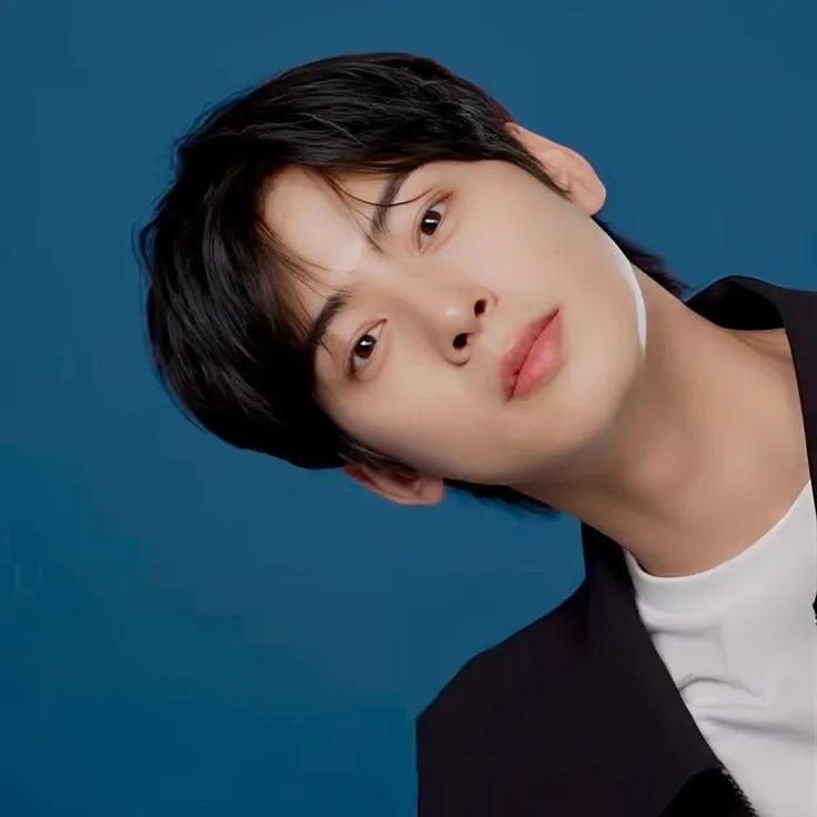 Recent activity shot of Eunwoo (ASTRO)