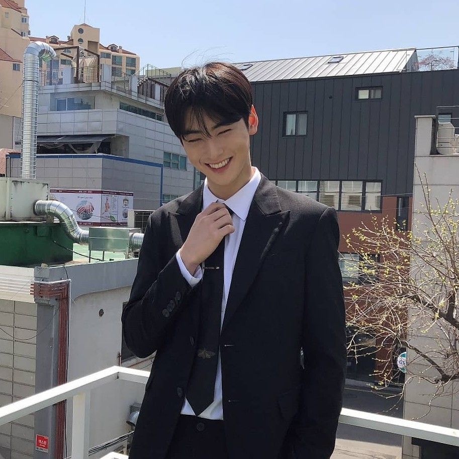 A moment captured by Eunwoo (ASTRO)'s fan