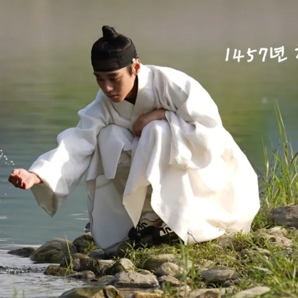 Behind-the-scenes cut of Park Jihoon