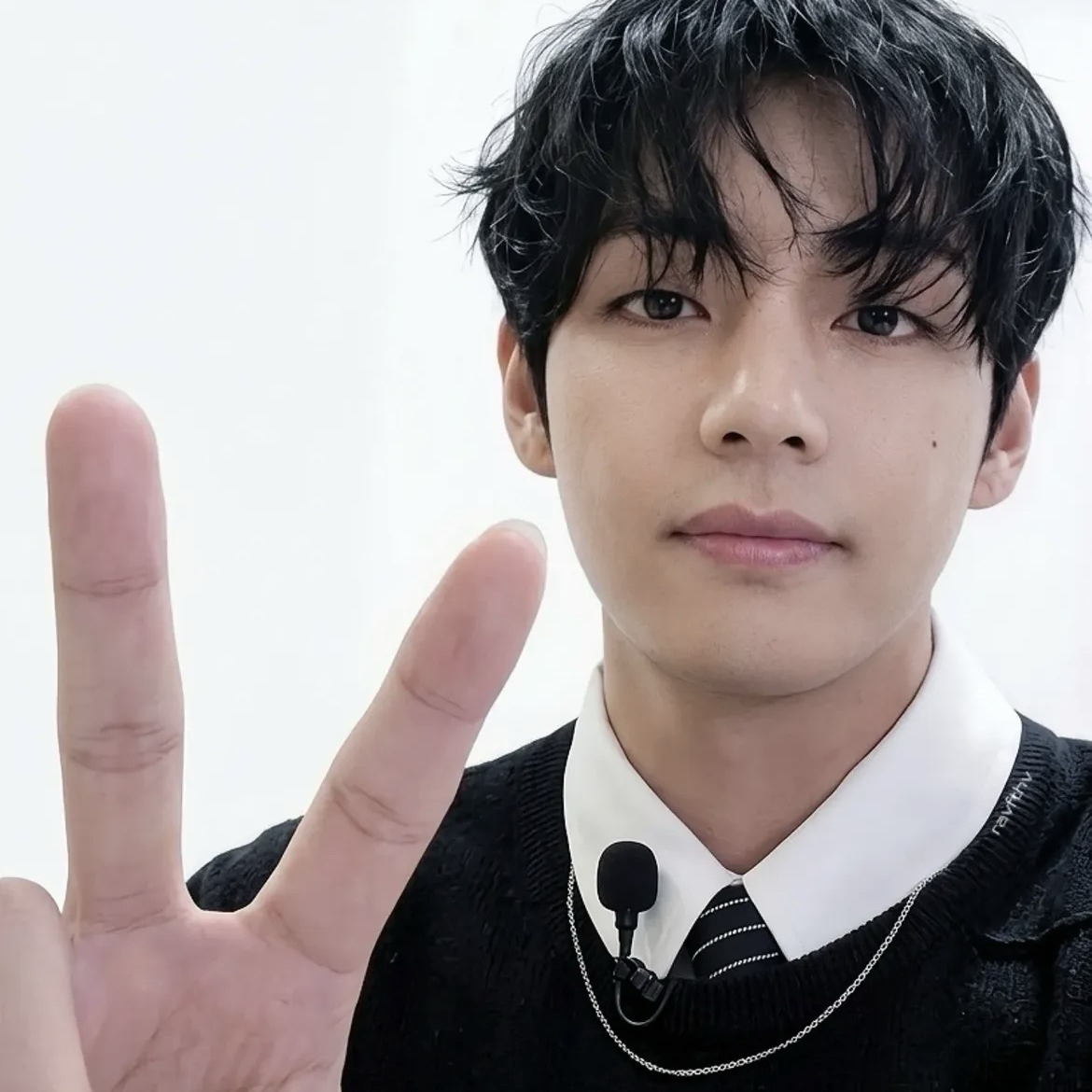 Recent activity shot of V (BTS)