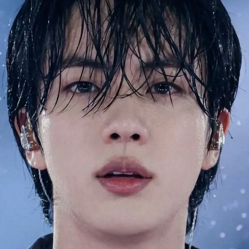 Momen yang diabadikan oleh penggemar Jin (BTS)