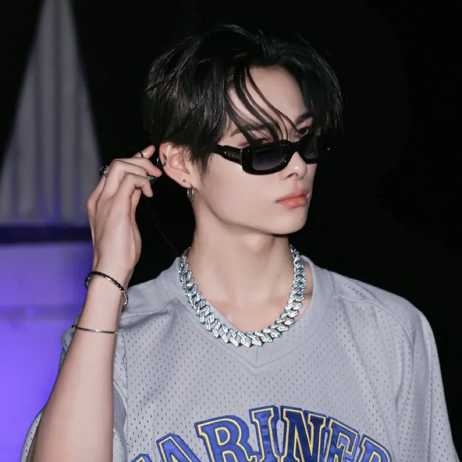 NI-KI (ENHYPEN)的最新照片