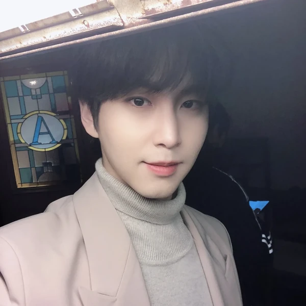 Signature photo of Shinwon (PENTAGON) capturing their charm