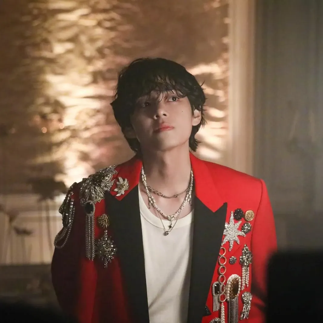 뷔 (방탄소년단)의 비하인드 컷