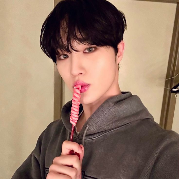 Recent activity shot of Hyunsuk (CIX)