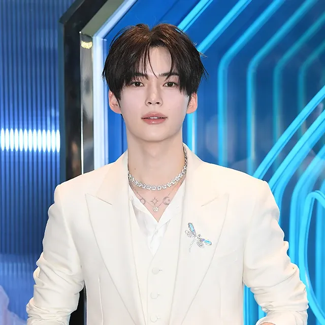 成韩彬 (ZEROBASEONE)的最新照片