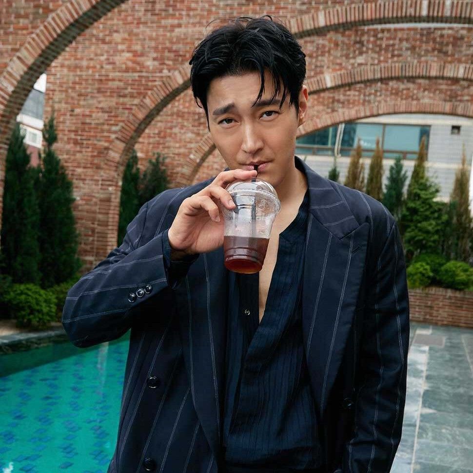 Behind-the-scenes cut of Siwon (Super Junior)