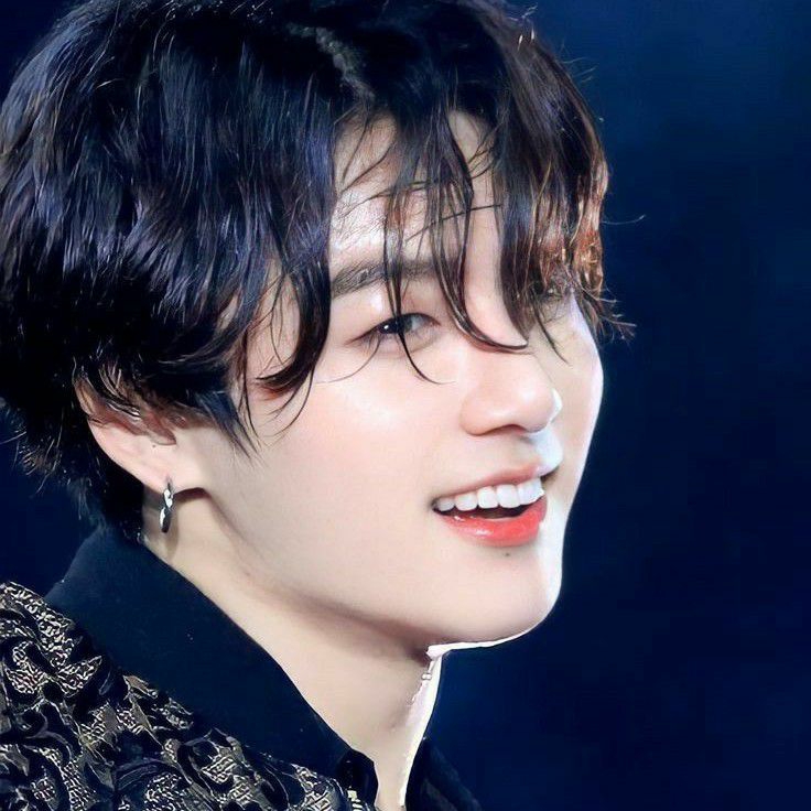 Foto aktivitas terbaru Jungkook (BTS)