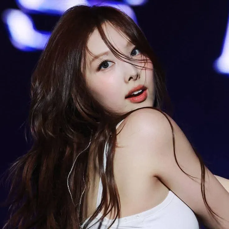 A moment captured by Nayeon (TWICE)'s fan