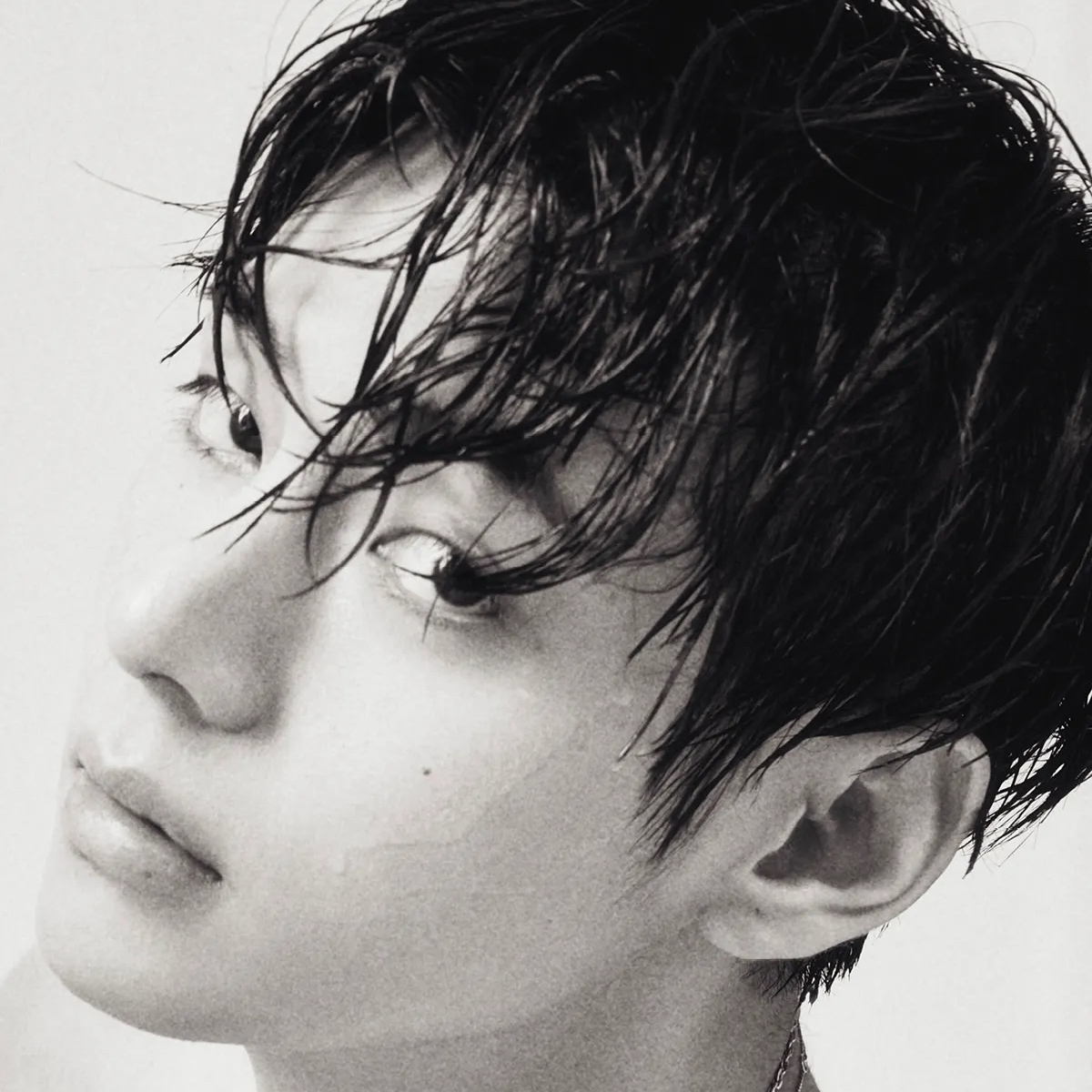 뷔 (방탄소년단)의 최신 사진