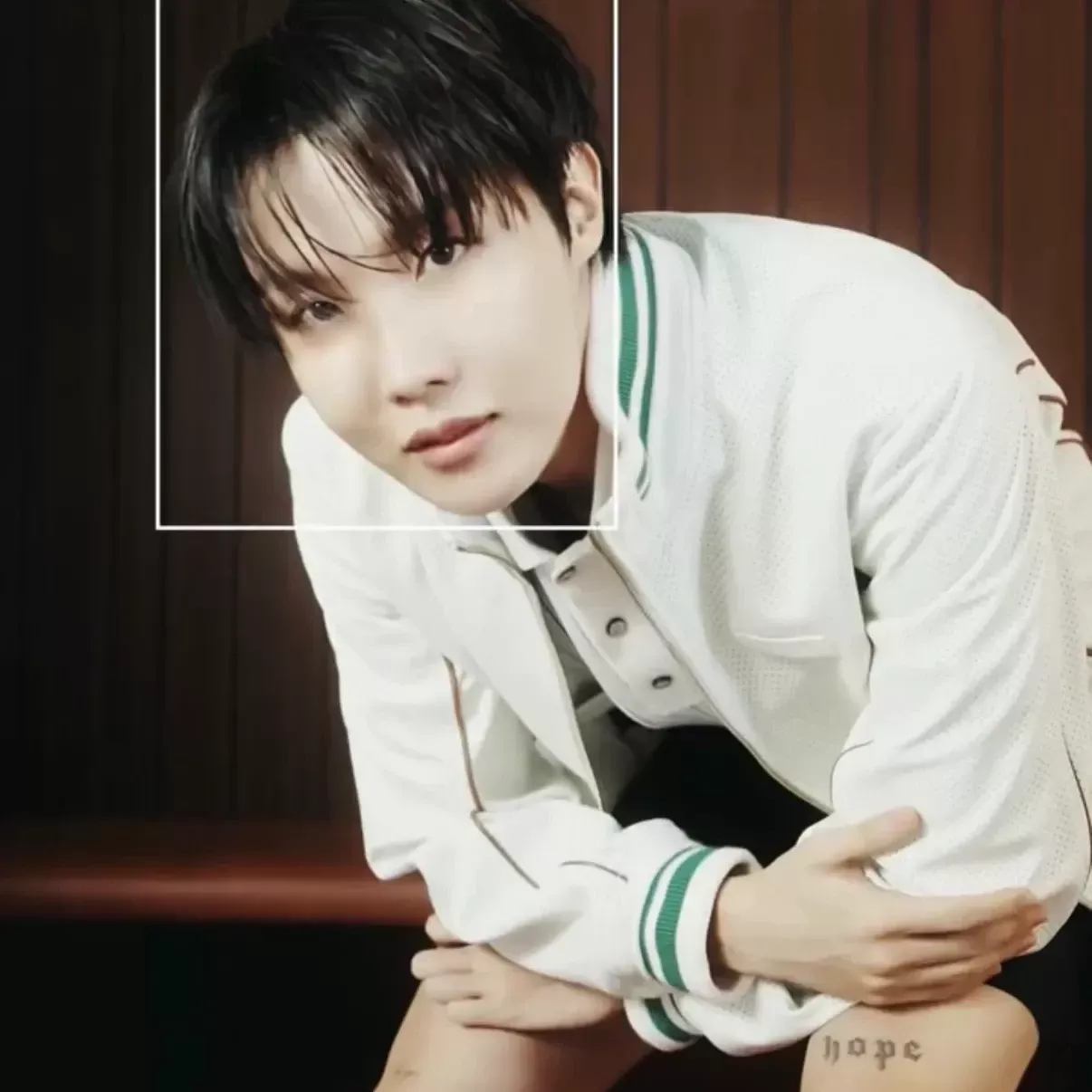 Foto aktivitas terbaru j-hope (BTS)