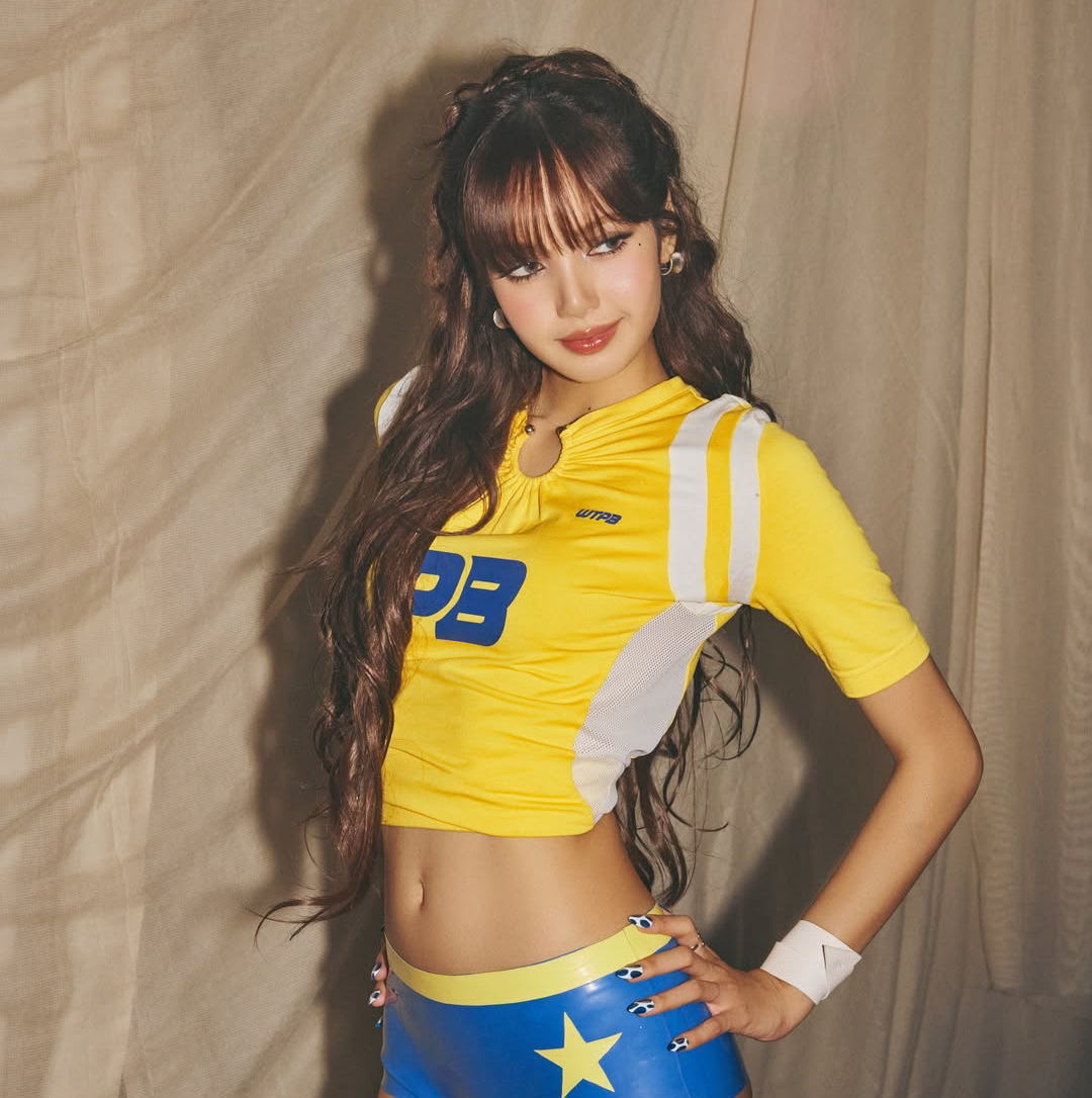 Foto aktivitas terbaru Lisa (BLACKPINK)