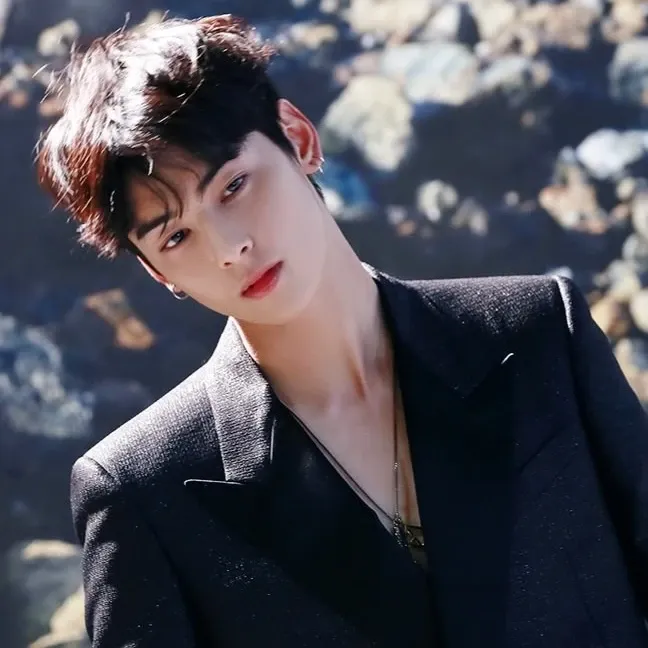 Recent activity shot of Eunwoo (ASTRO)