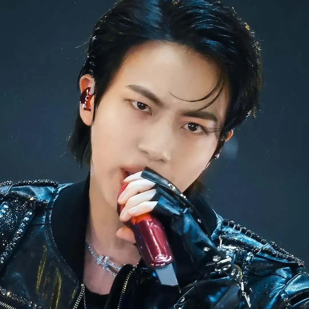 Momen yang diabadikan oleh penggemar Jin (BTS)