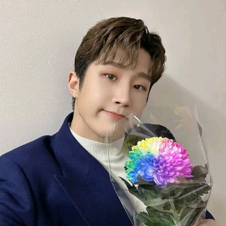 Behind-the-scenes cut of Jinjin (ASTRO)