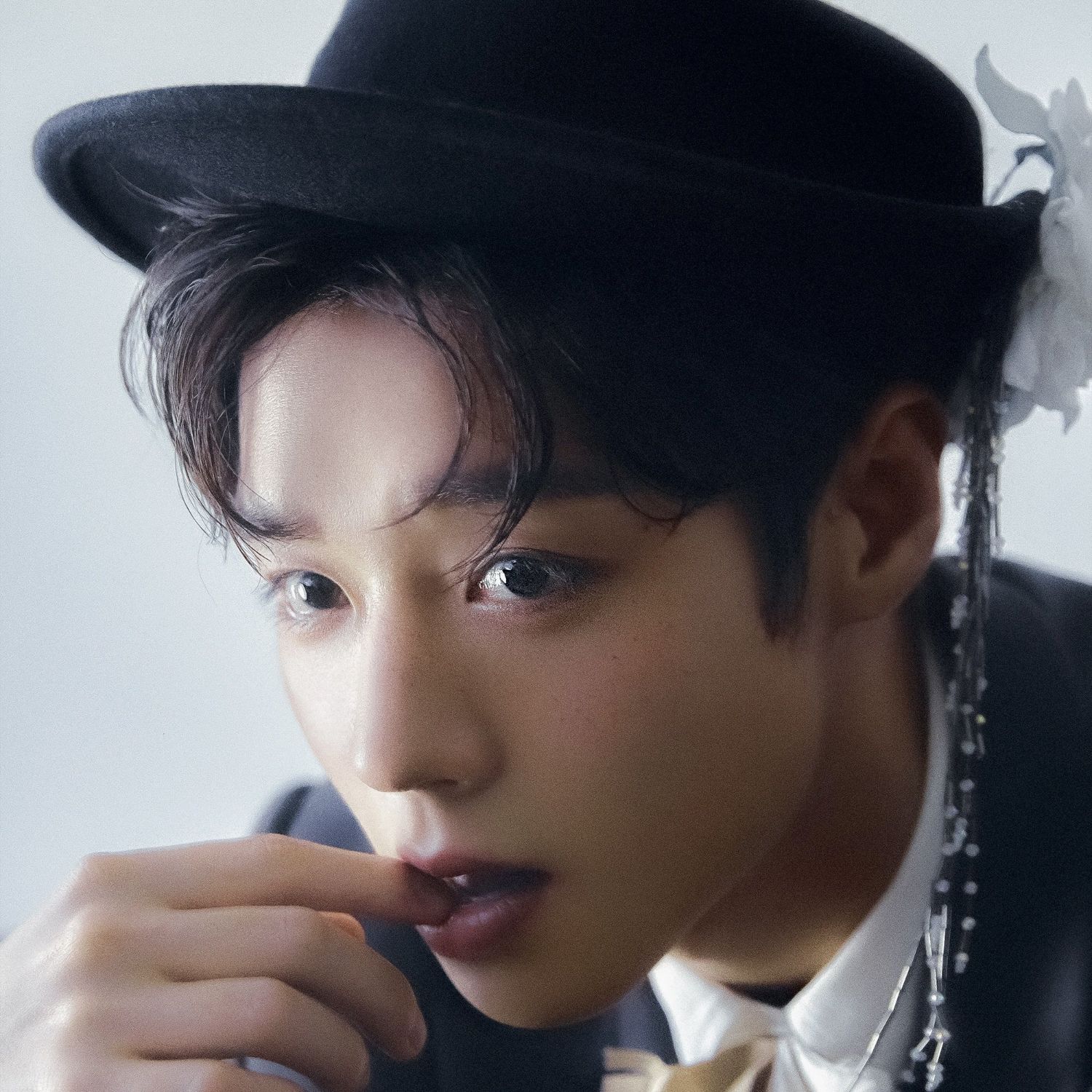 Behind-the-scenes cut of Park Jihoon