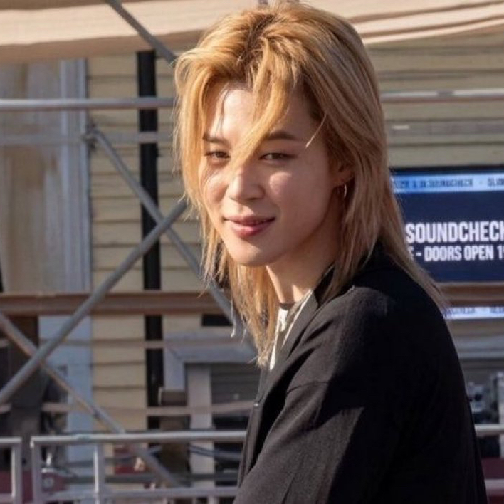 Behind-the-scenes cut of BTS