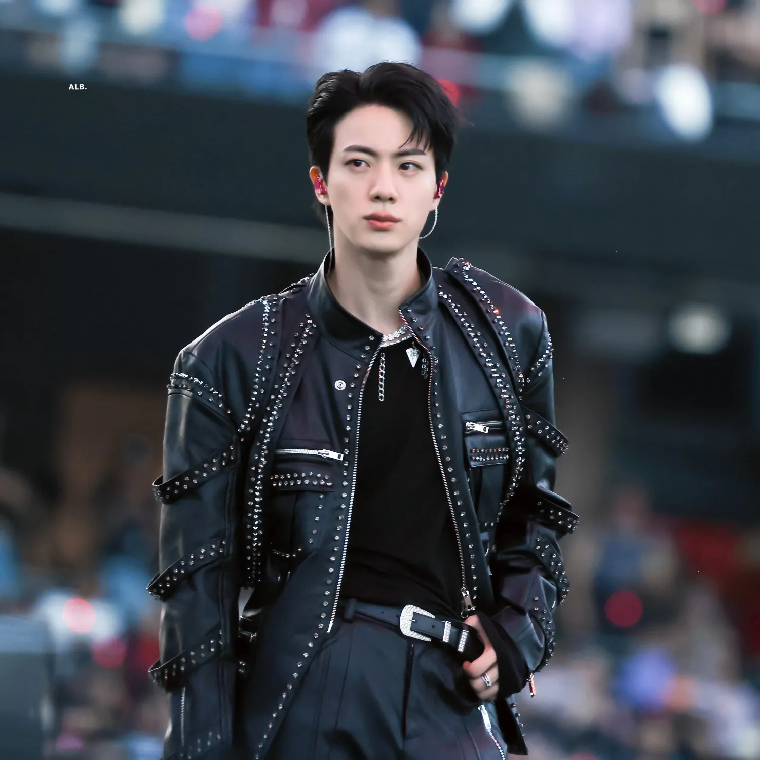 Foto aktivitas terbaru Jin (BTS)