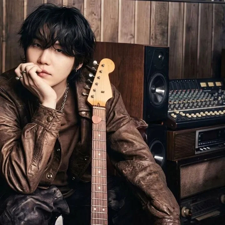 Foto aktivitas terbaru SUGA (BTS)