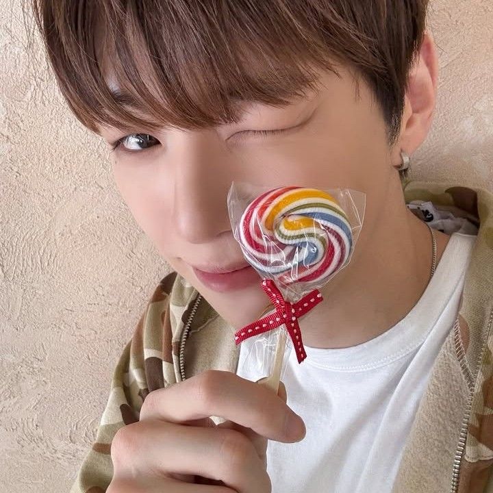 Behind-the-scenes cut of Kang Daniel