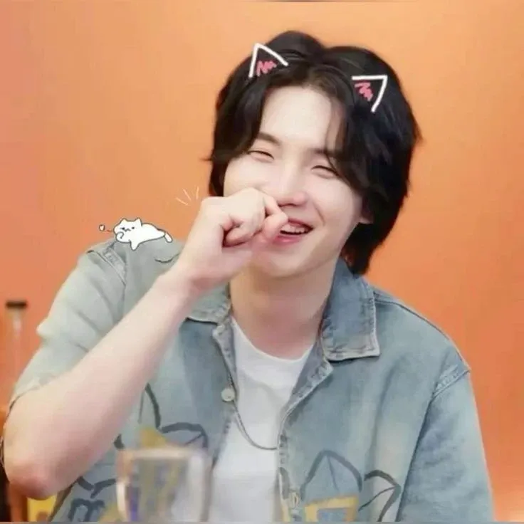 Foto aktivitas terbaru SUGA (BTS)