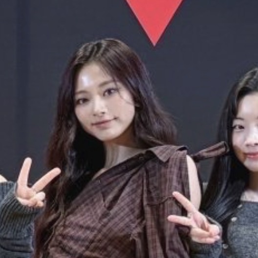 Behind-the-scenes cut of Tzuyu (TWICE)