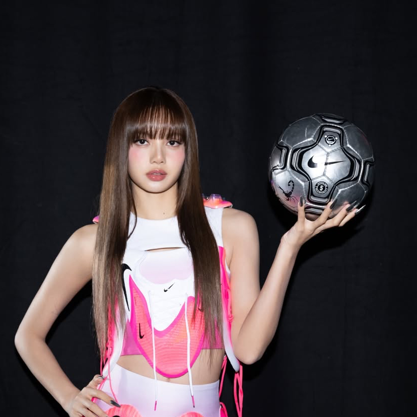 A moment captured by Lisa (BLACKPINK)'s fan