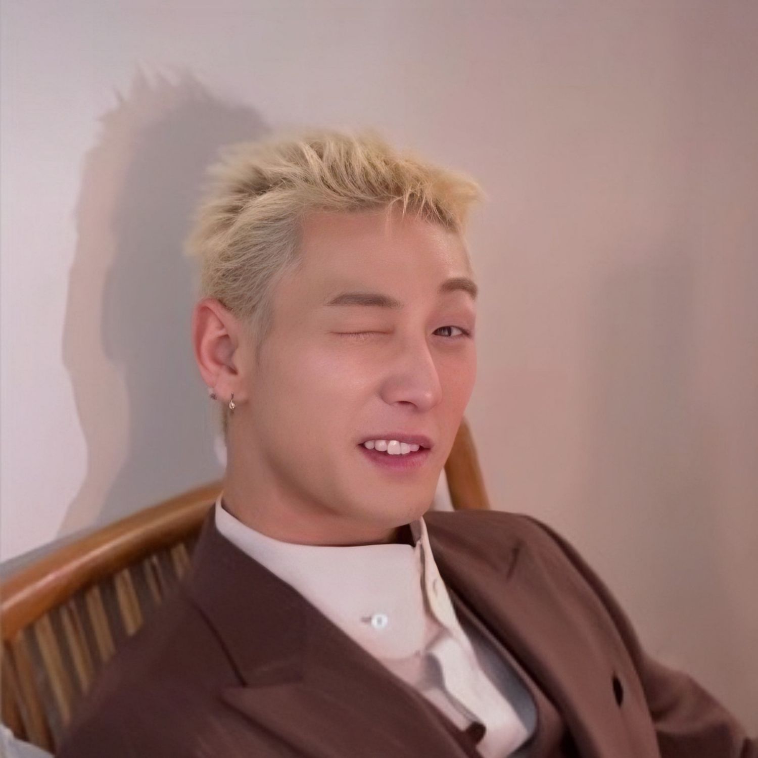 백호의 비하인드 컷